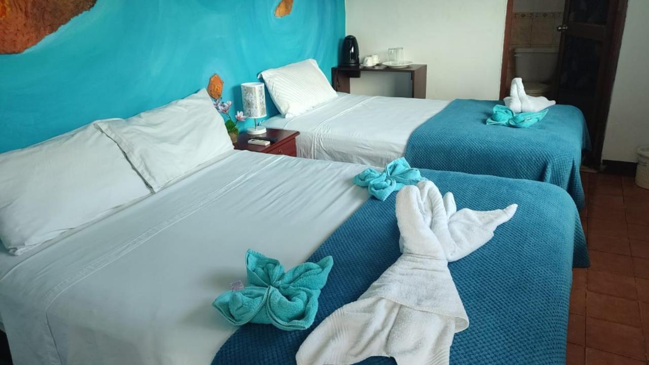 Puerto Ayora Island Hotel Bagian luar foto